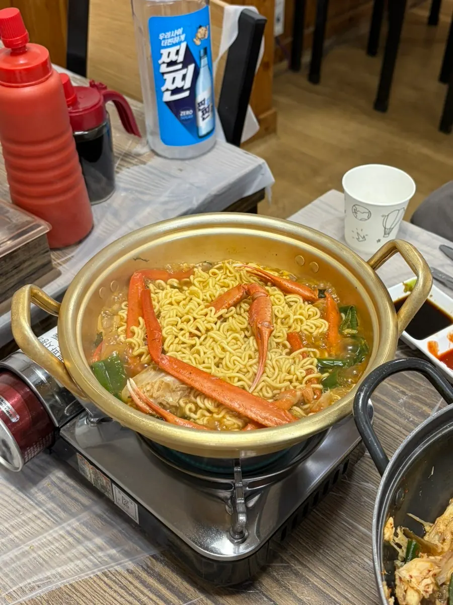 Ramyeon boiled in crab leg broth