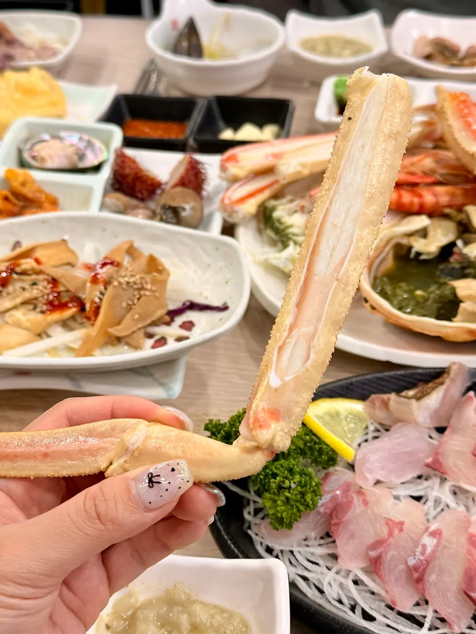 서비스로 나온 찐 새우 두 마리