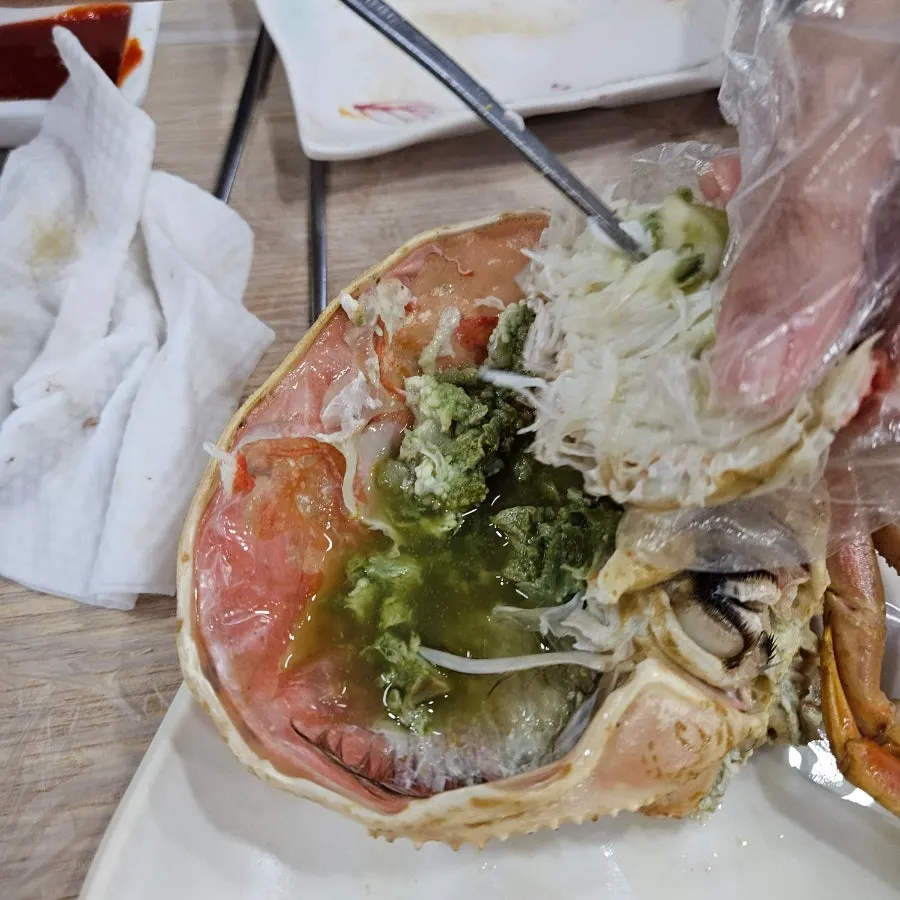 Crab tomalley and body meat