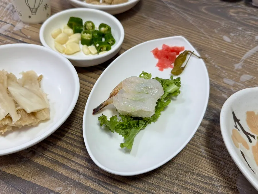 Basic table setting for the Bakdal snow crab special for two