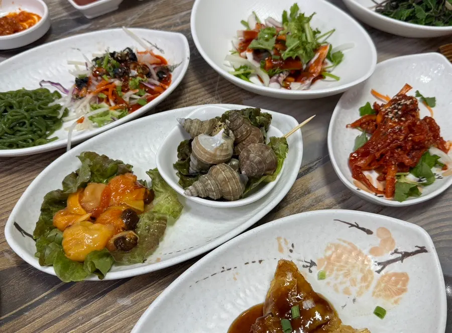 Abalone, whelk and other seafood side dishes