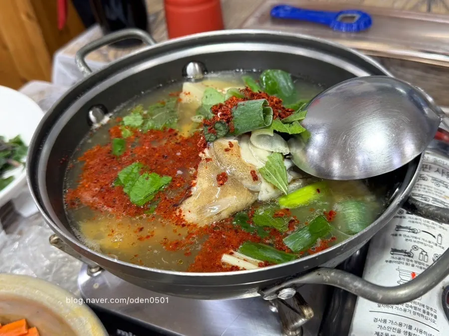 Crab ramyeon with crab legs and shellfish