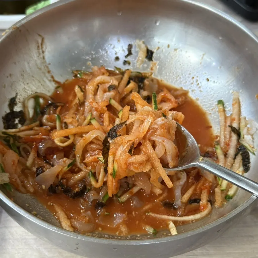 세트에 포함된 물회