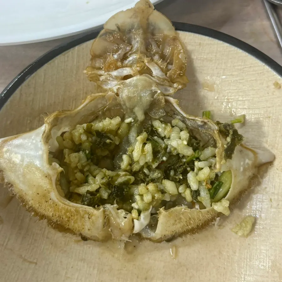 내장과 김가루를 넣은 게딱지비빔밥