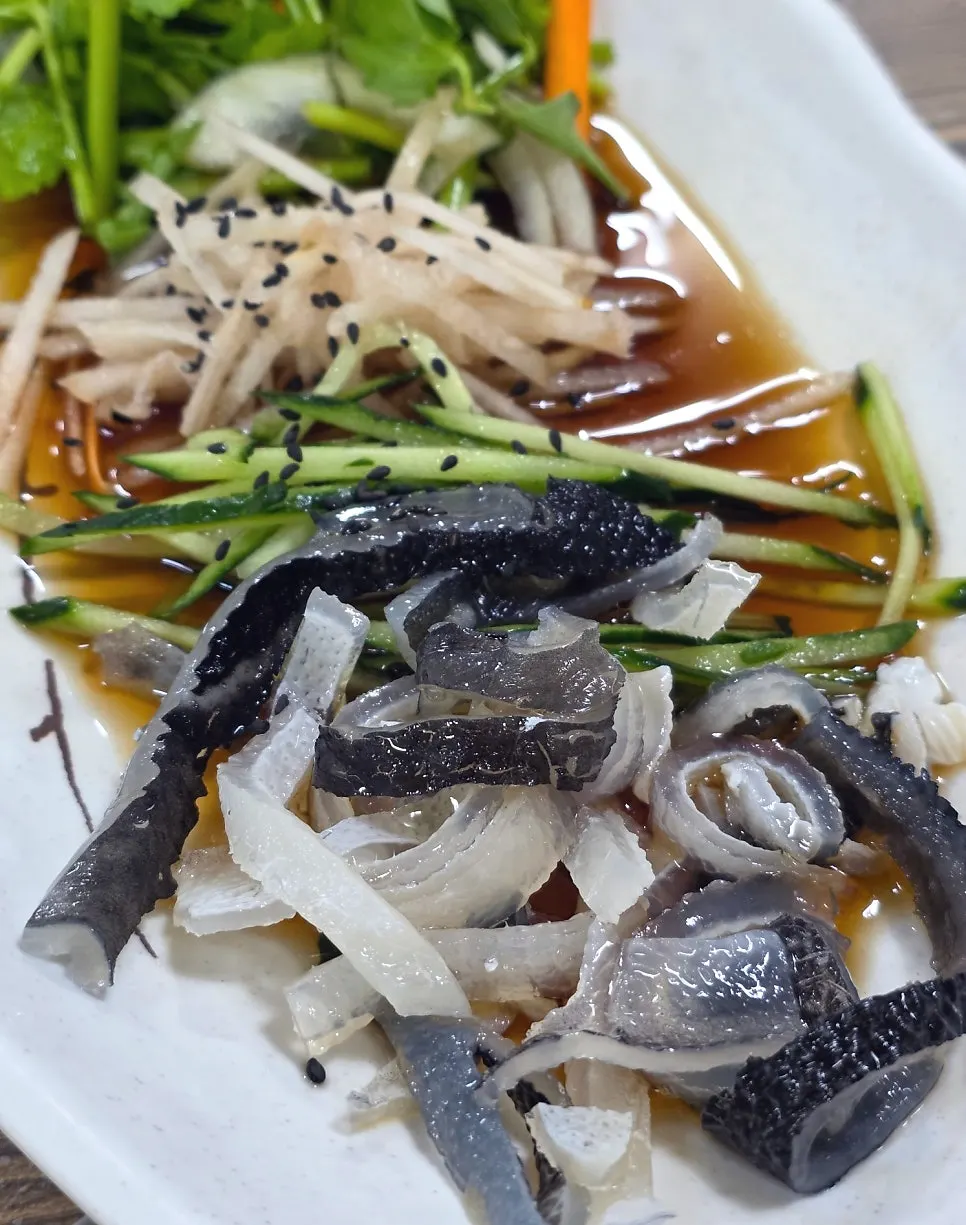 Spicy-tangy seasoned pufferfish skin