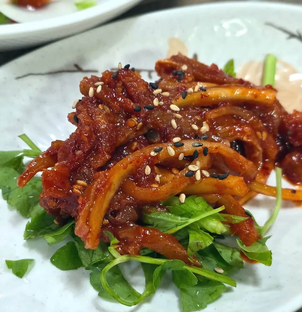 Seasoned parboiled squid salad
