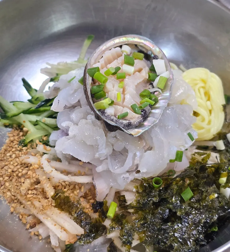 Pohang-style mulhoe with a hint of apple