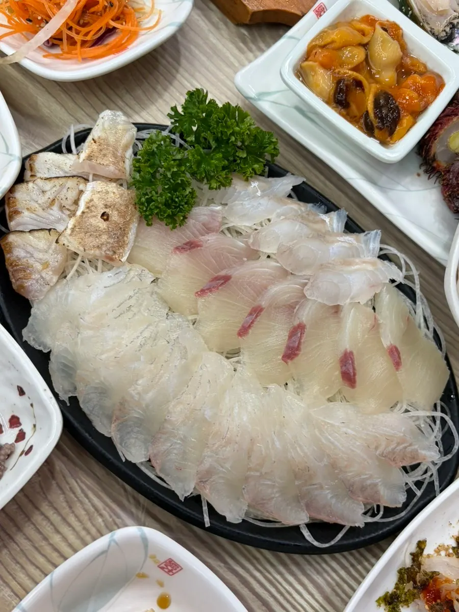 Generous seafood spread served before the snow crab