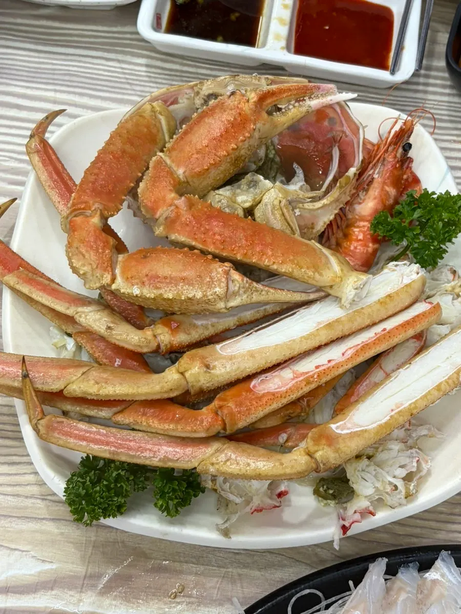 Seafood spread including nakji tangtangi