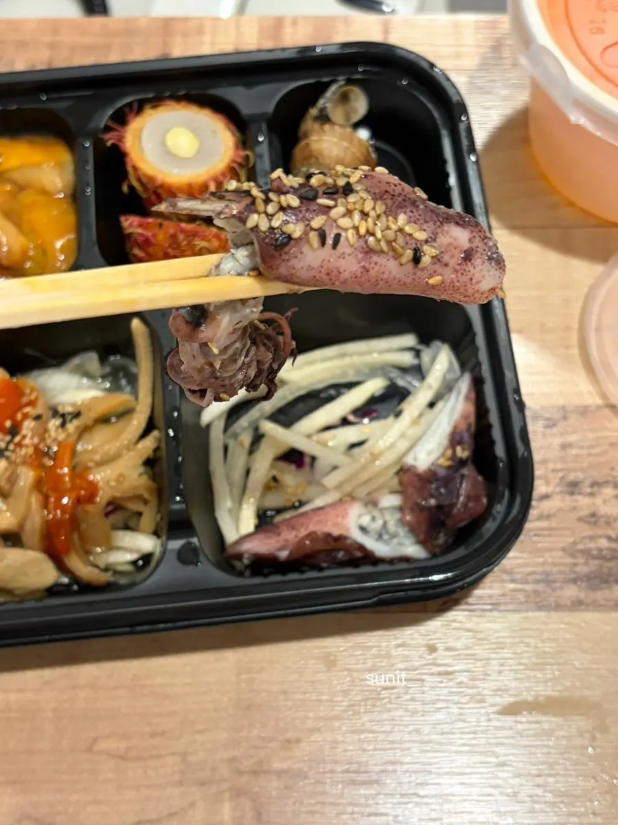 Assorted sashimi served with wrap vegetables