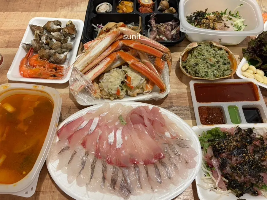Bakdal snow crab plate after two people picked it clean