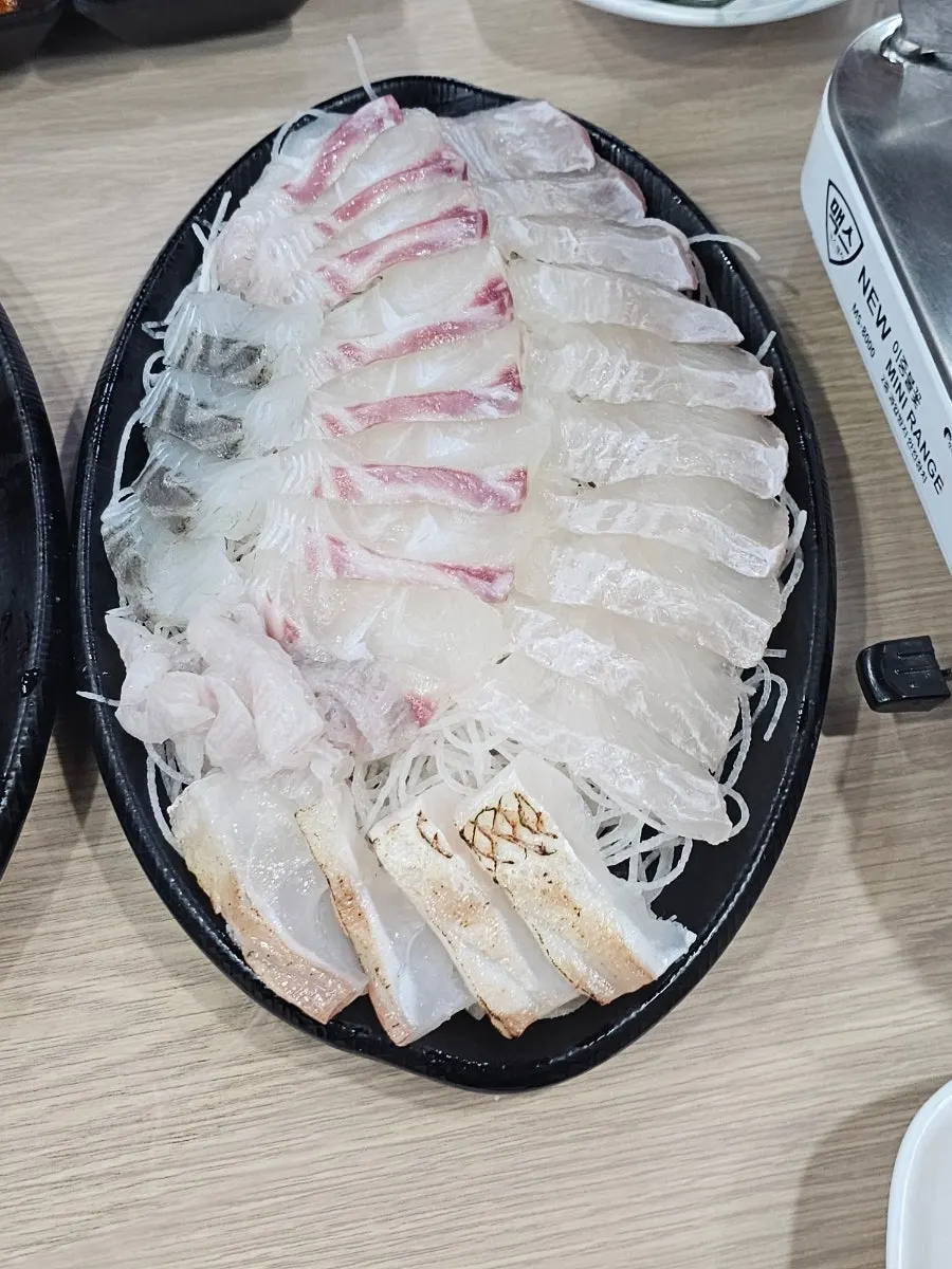 Butter-grilled Dokdo shrimp heads