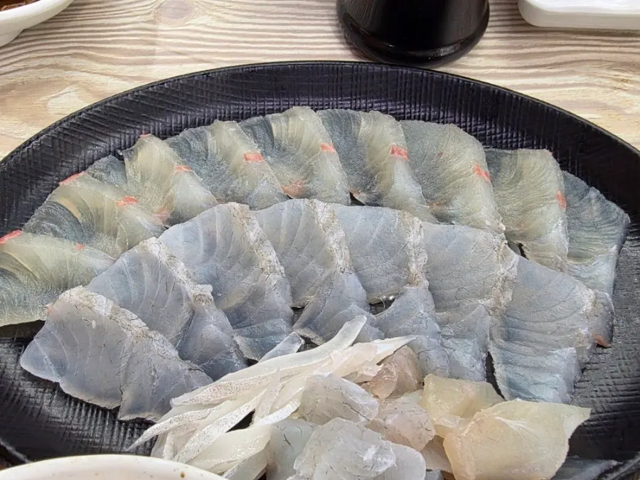 Pohang-style vinegared gochujang topped with fine ice