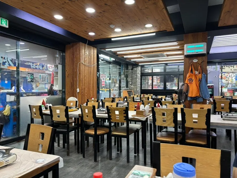 Exterior of Gallilli Daegae Hoe Sikdang on Jukdo Fish Market's crab street
