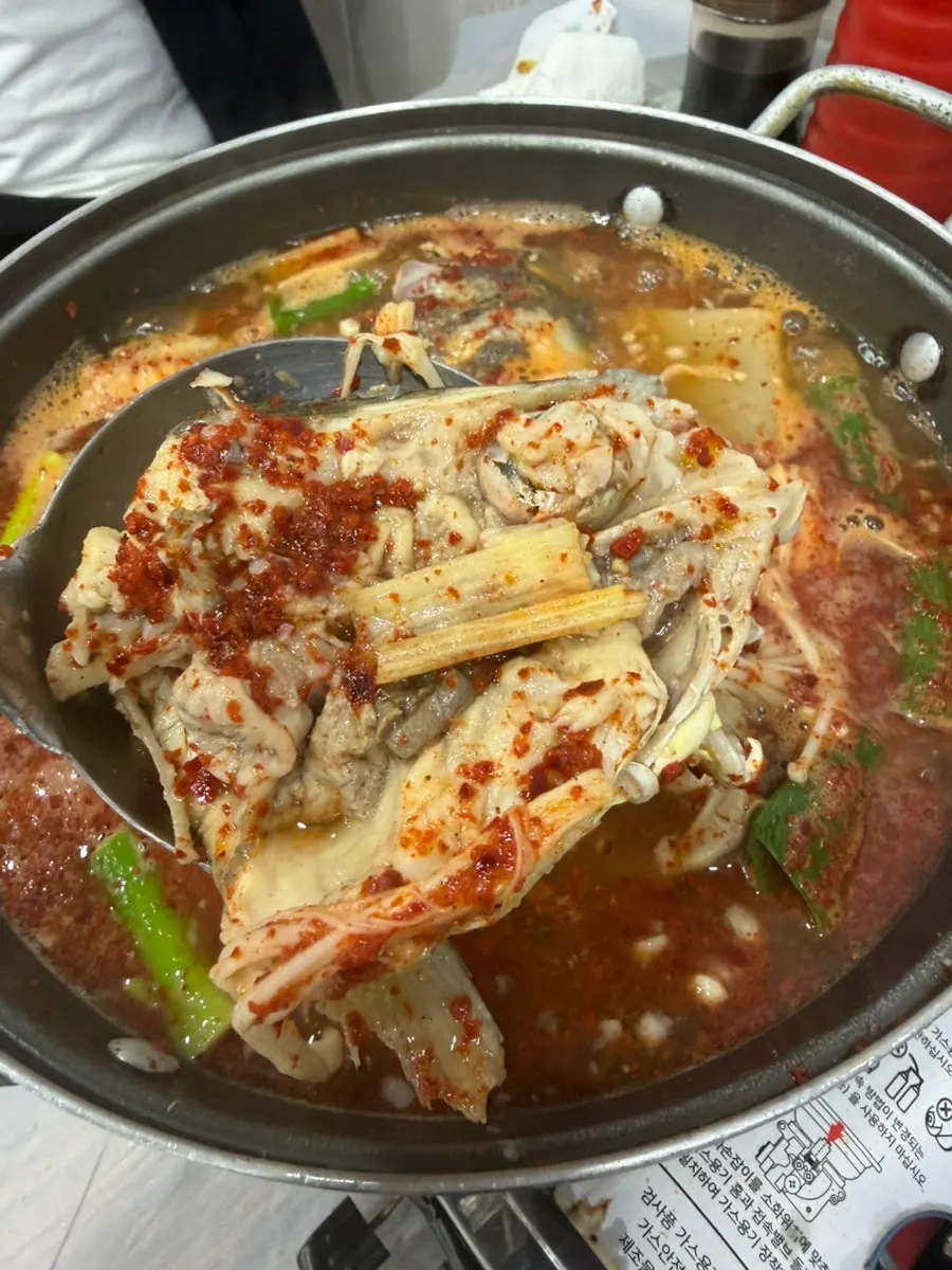 등딱지에 밥을 비벼 먹는 간장게장
