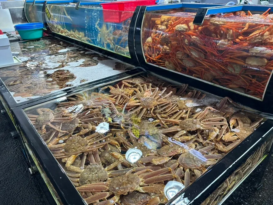View around the entrance of Gallilli Daegae Hoe Sikdang in Jukdo Market