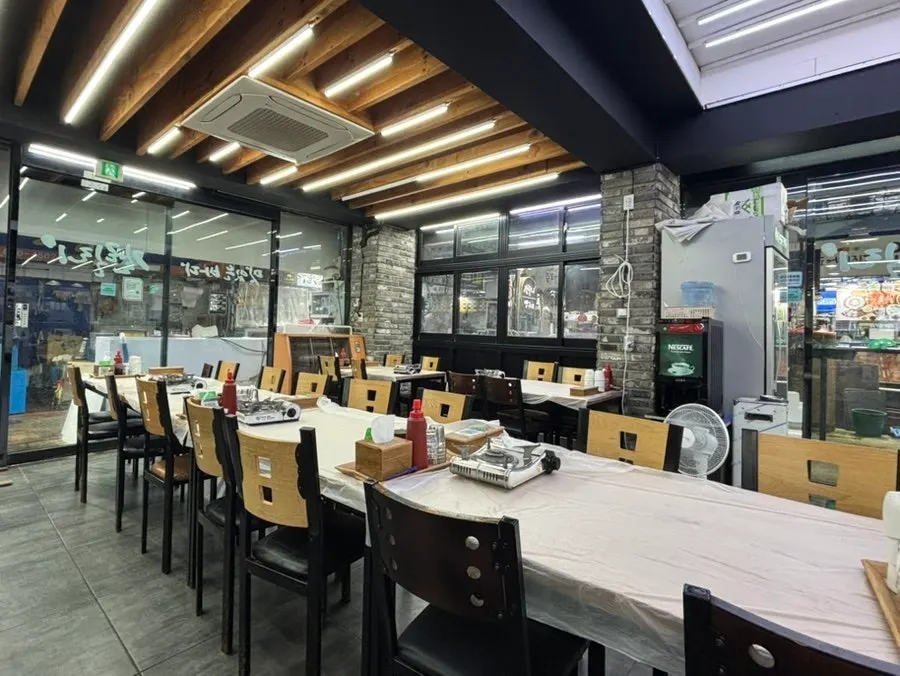 Seating inside Gallilli Daegae Hoe Sikdang