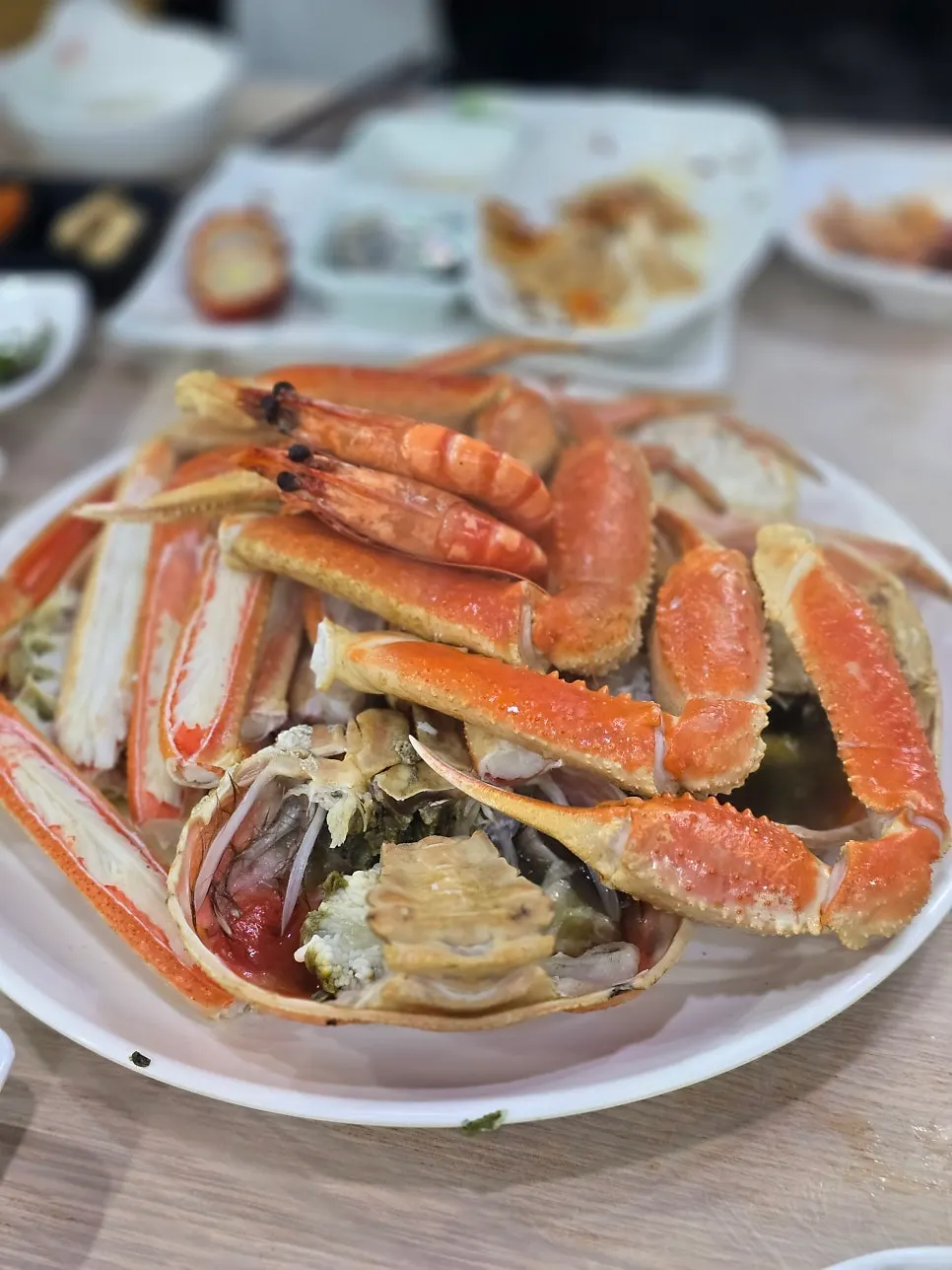 Two steamed bakdal snow crabs served whole
