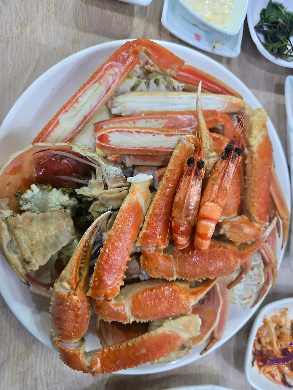 Cleaned and plated bakdal snow crab legs