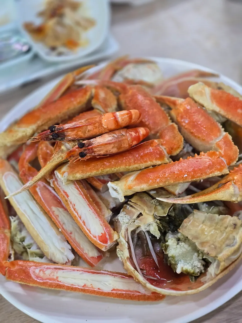Cross-section of a bakdal snow crab leg packed with meat