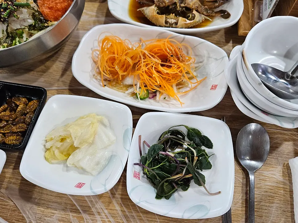 박달대게 세트 곁들임 반찬 접시