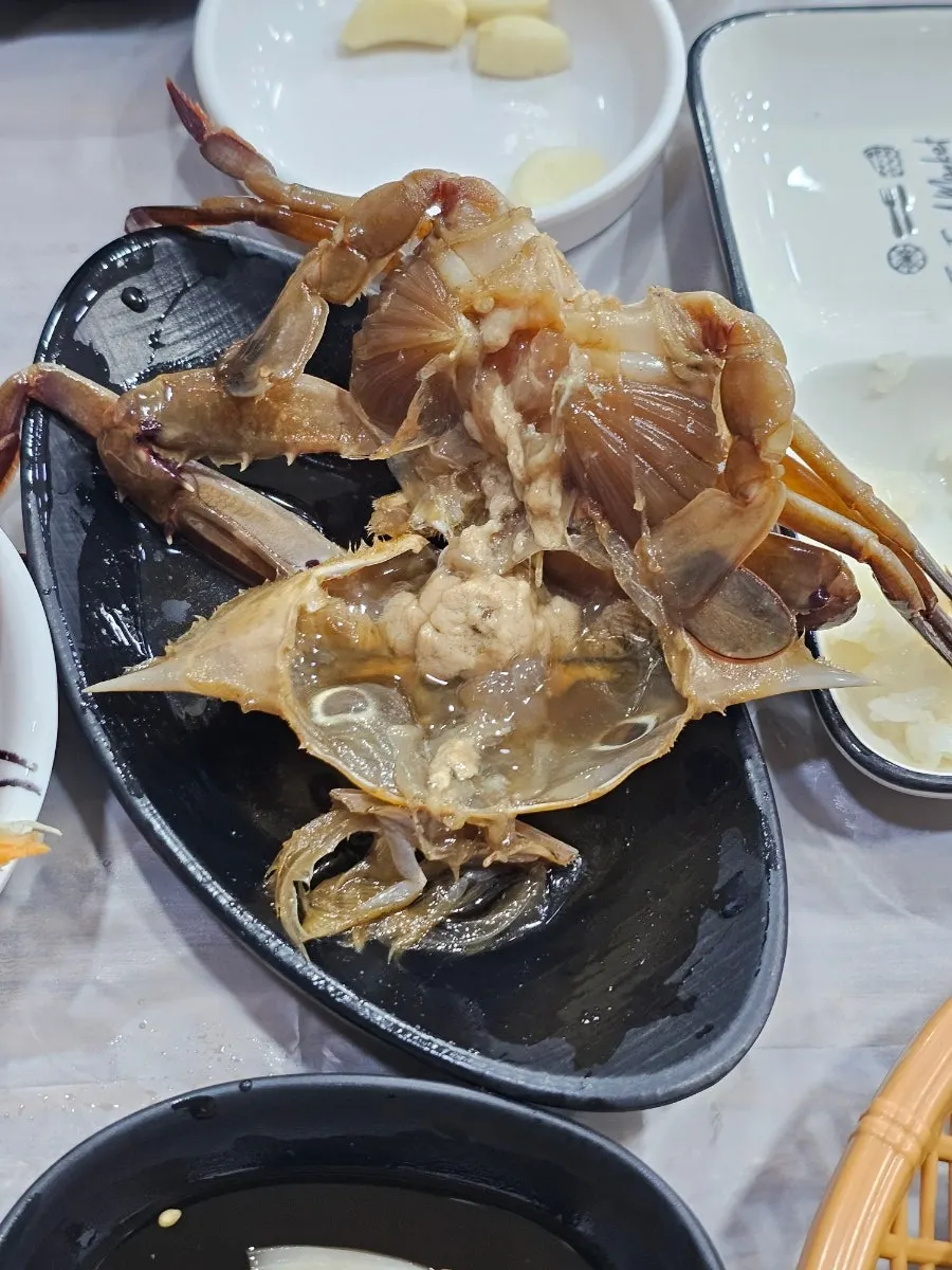 밑반찬으로 나온 간장게장
