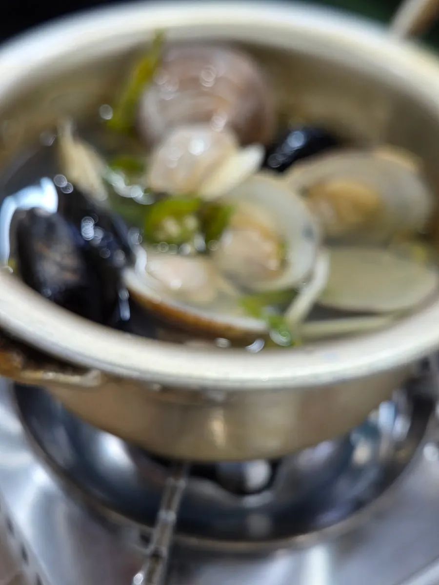 Accompanying dishes served with the crab set