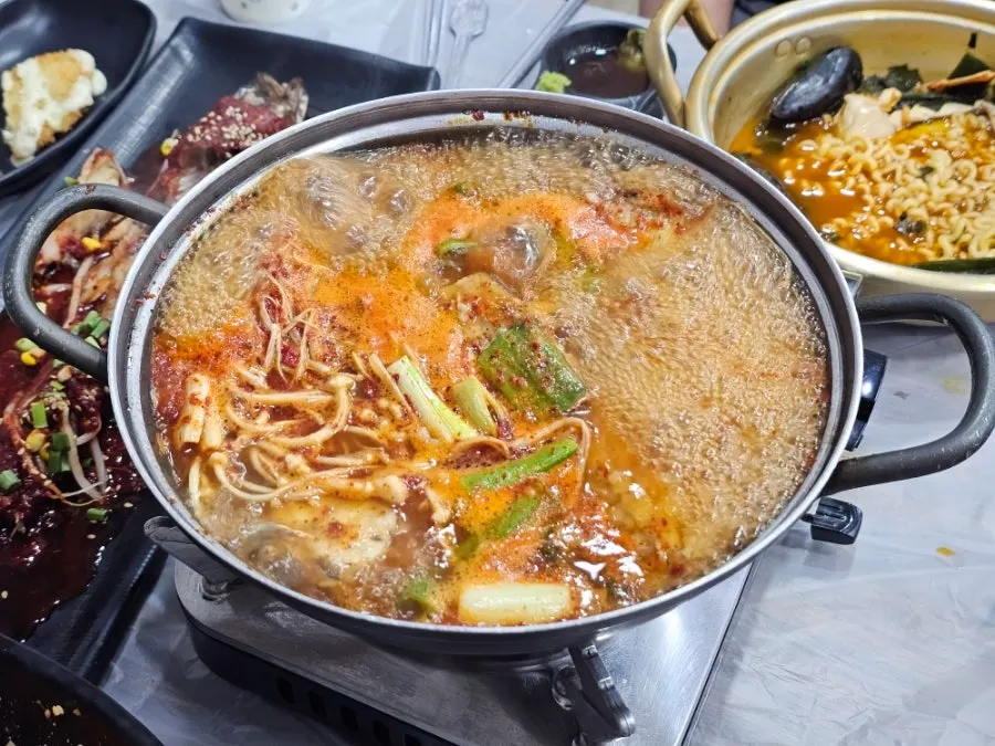 국물이 우러난 매운탕 클로즈업