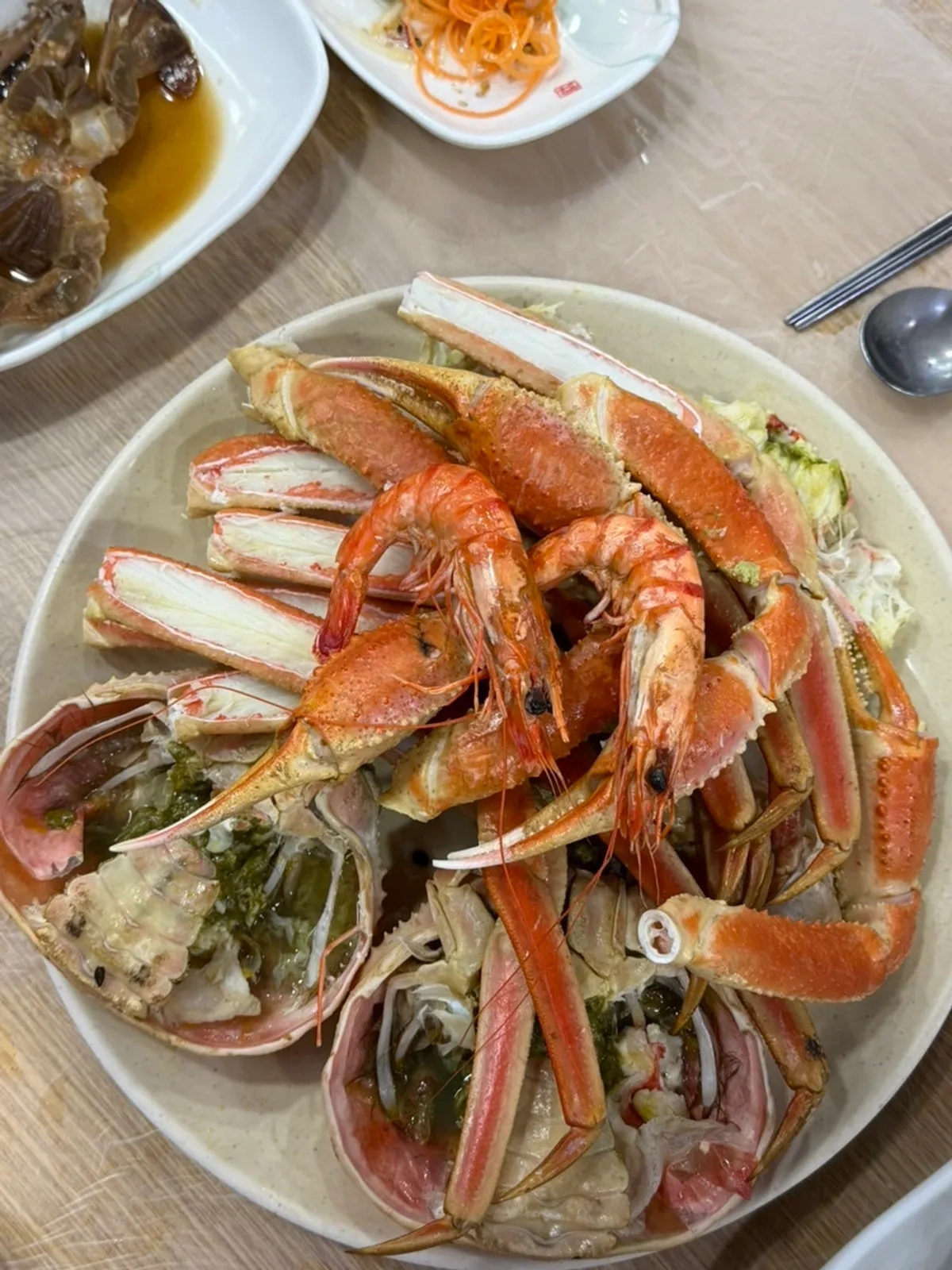 Crab table spread at Gallilli Daegae Hoe Sikdang in Pohang Jukdo Market