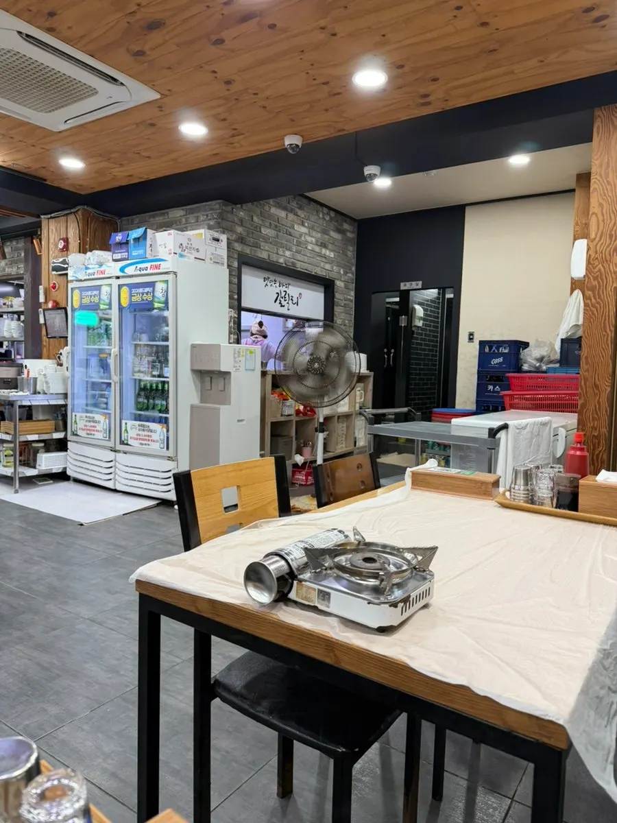 Interior view of the crab restaurant in Jukdo Market