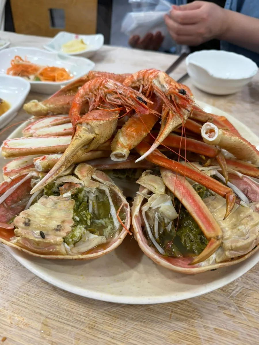 Cracked crab legs served on a plate