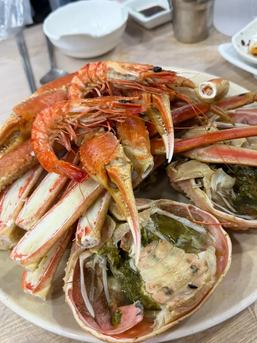 Full table spread of the crab meal