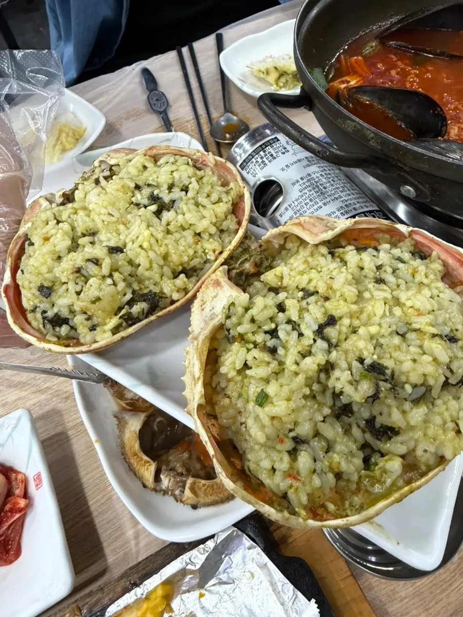 Spicy seafood ramyeon with mussels