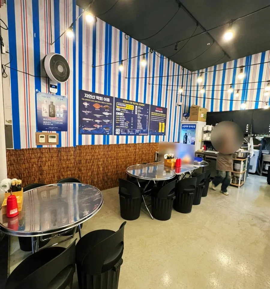 Atmospheric interior view of Pohang Makhoe dining hall