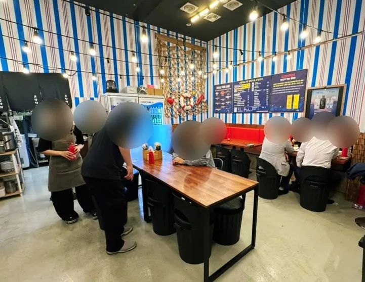 Pohang Makhoe dining hall nearly full of customers