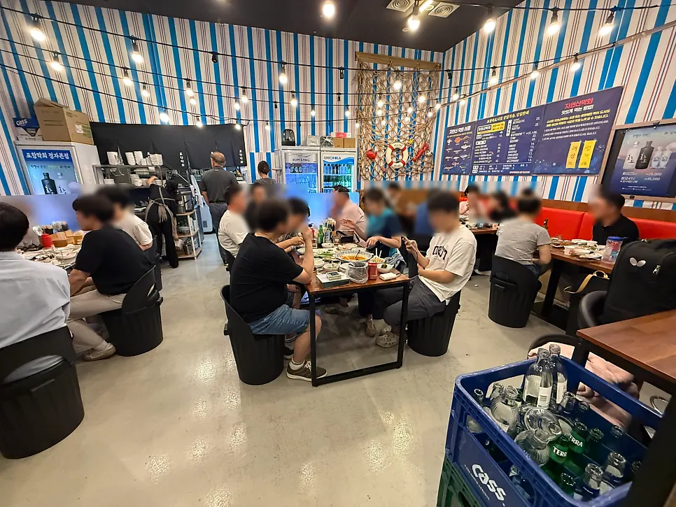 Evening interior view of Pohang Makhoe