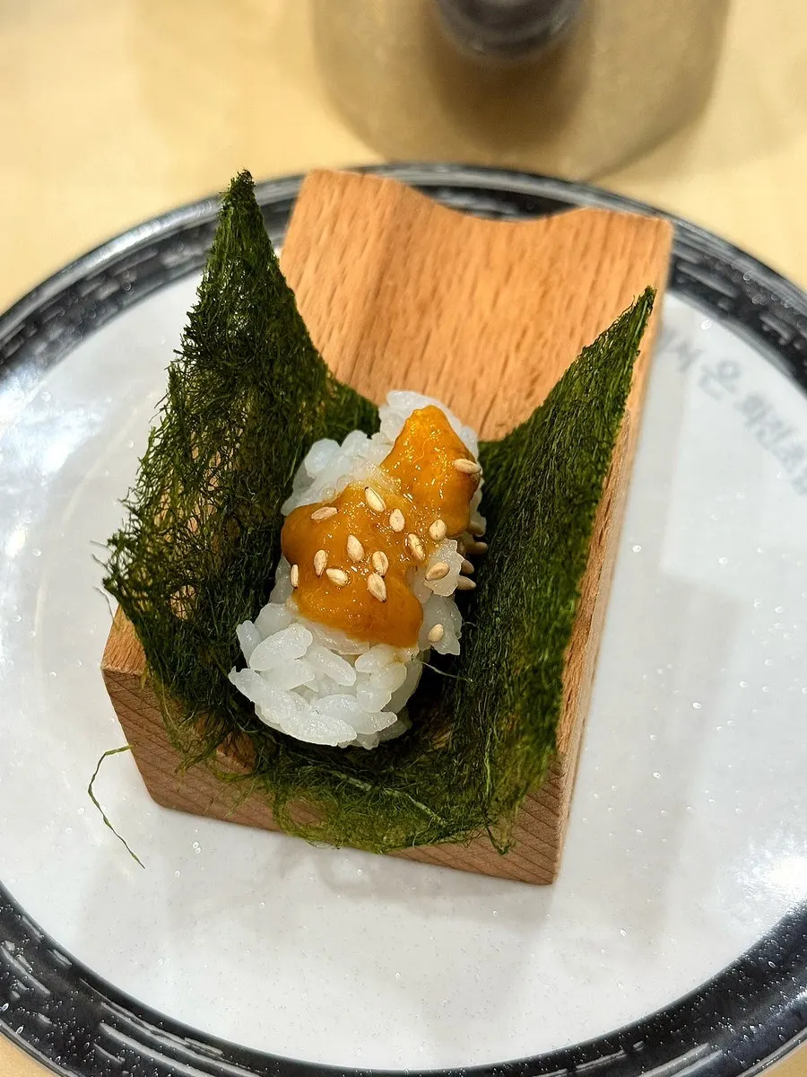 Sushi plate with hygiene cover and side dish container