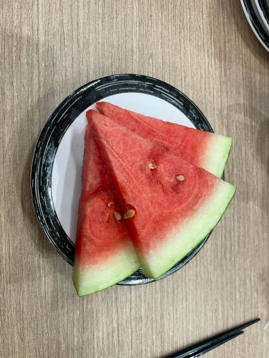 레일 위 마카롱과 푸딩 후식