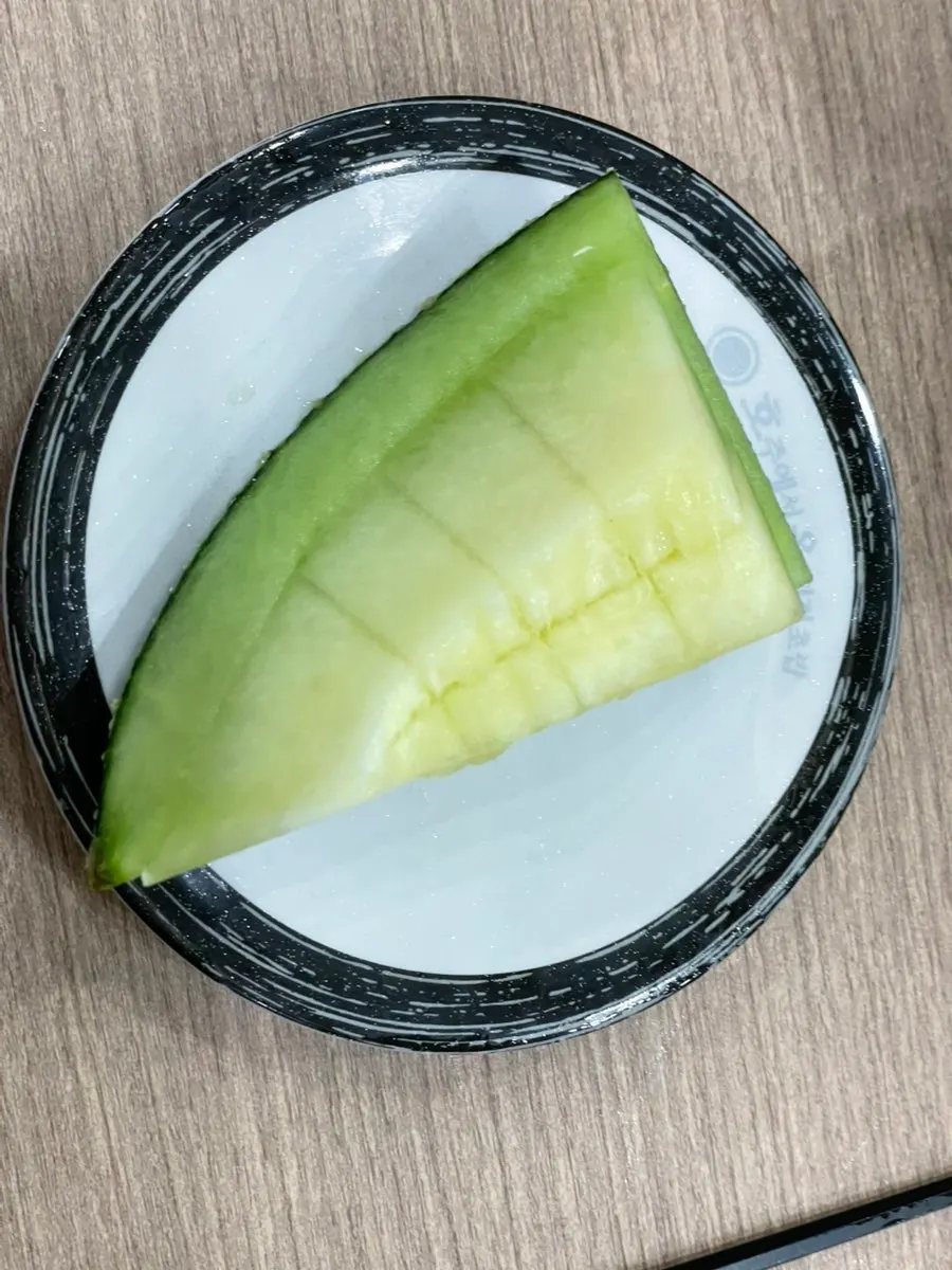 브라우니 등 디저트 접시