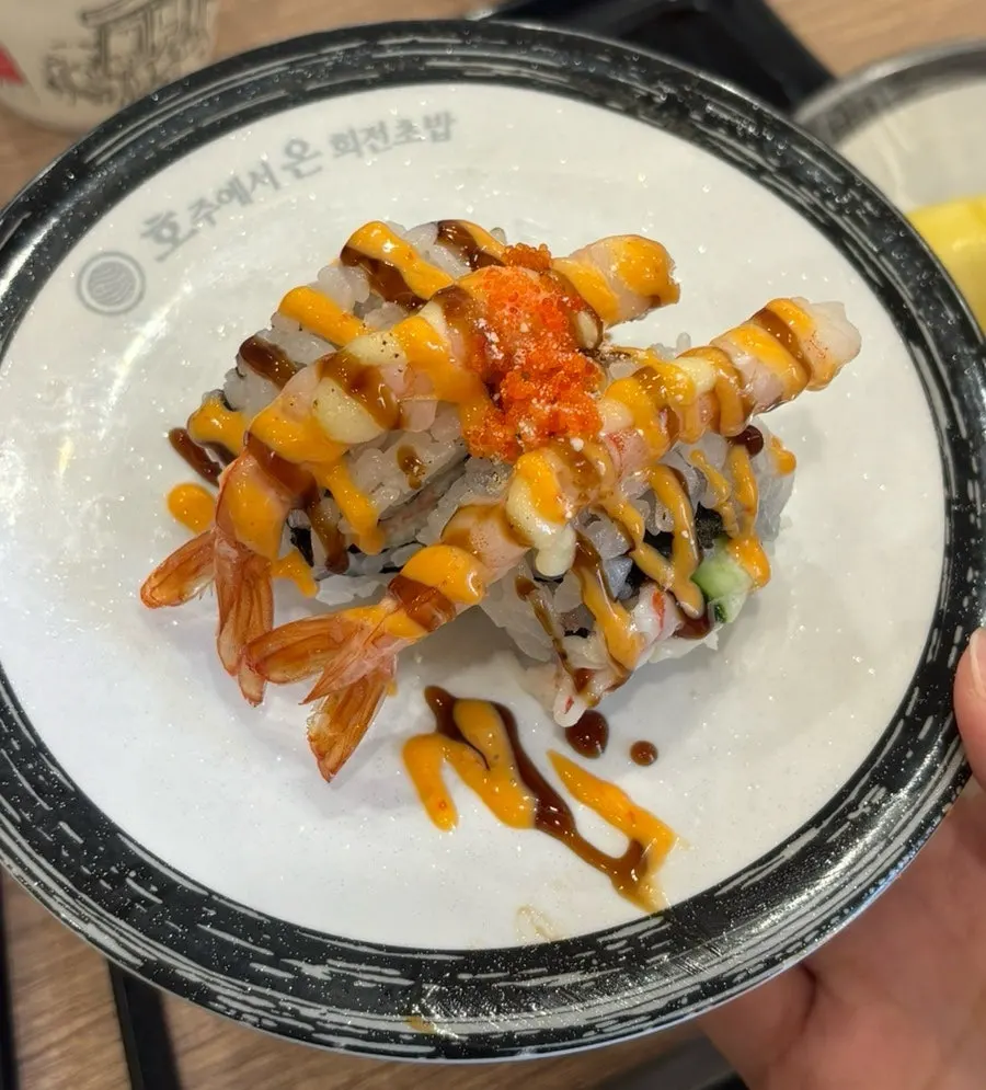 여러 종류의 새우초밥
