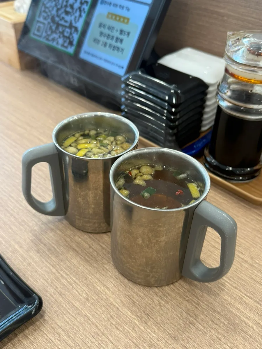 Warm broth served after being seated
