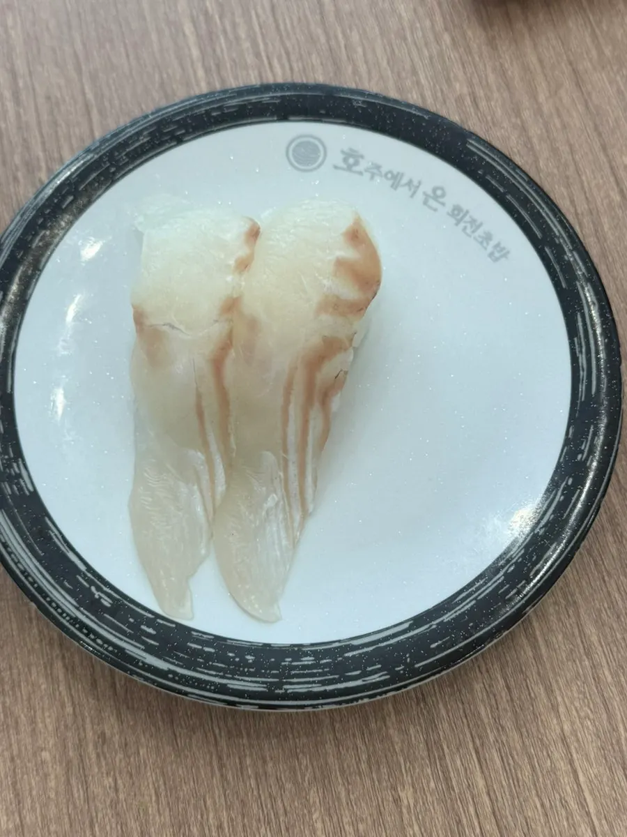 Flounder and sea bream white-fish sushi