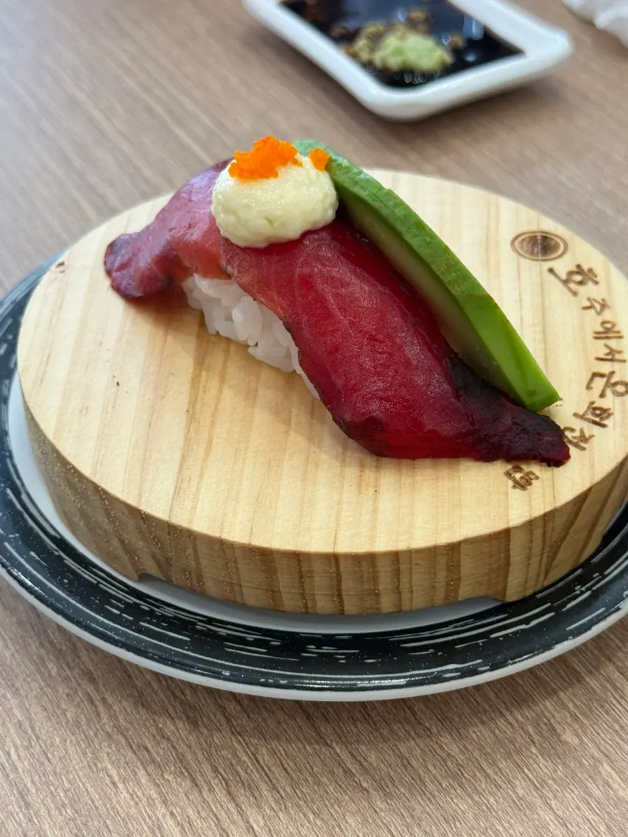 Salmon sushi served with lemon