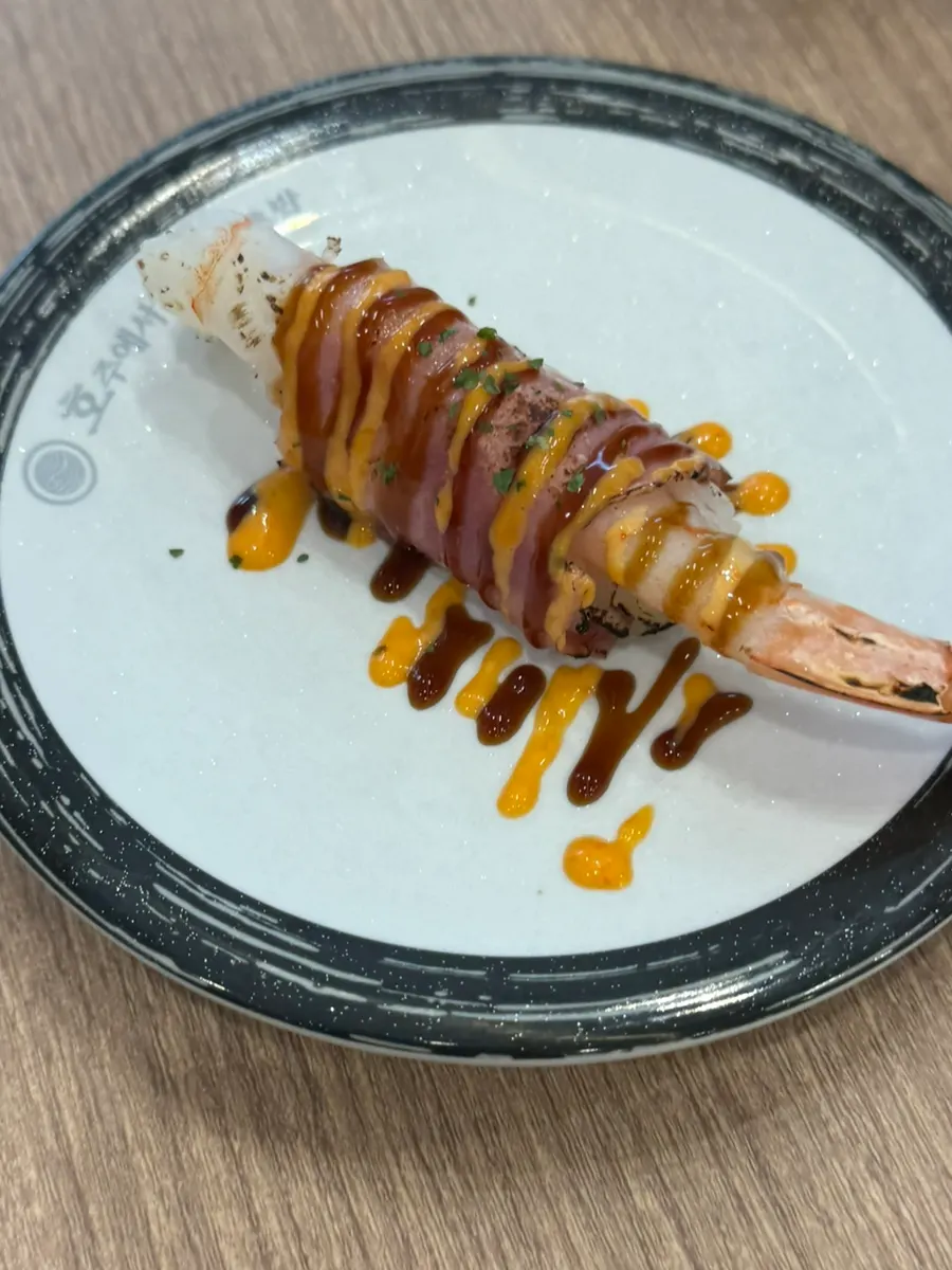 Red-fish sushi in several combinations