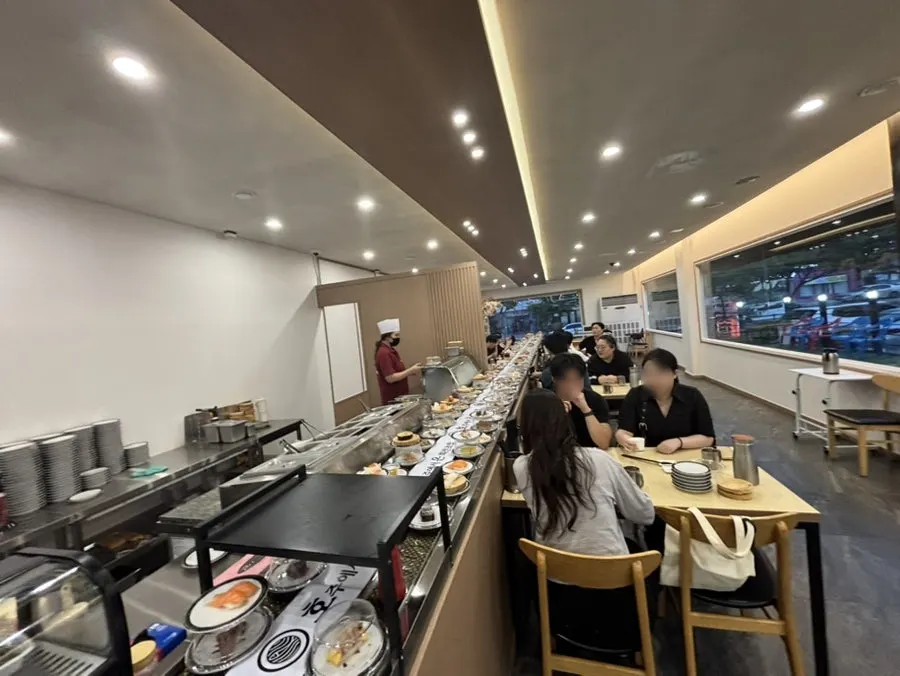 Seating around the conveyor sushi rail