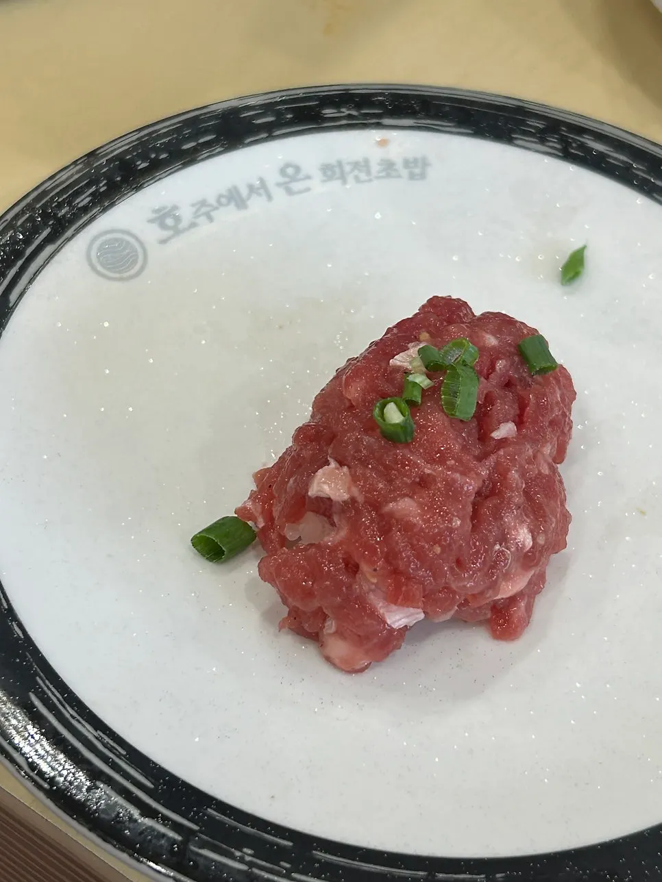 단무지와 락교 등 레일 밑반찬