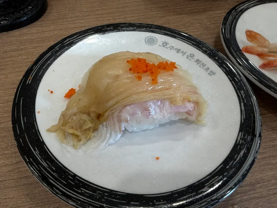 Parking and kids' chairs at Pohang conveyor sushi, Hojueseo on Hoejeon Chobap