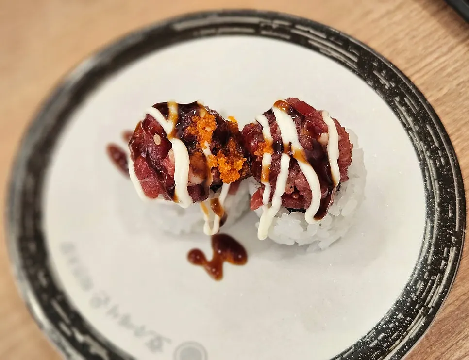 A plate of salmon sushi