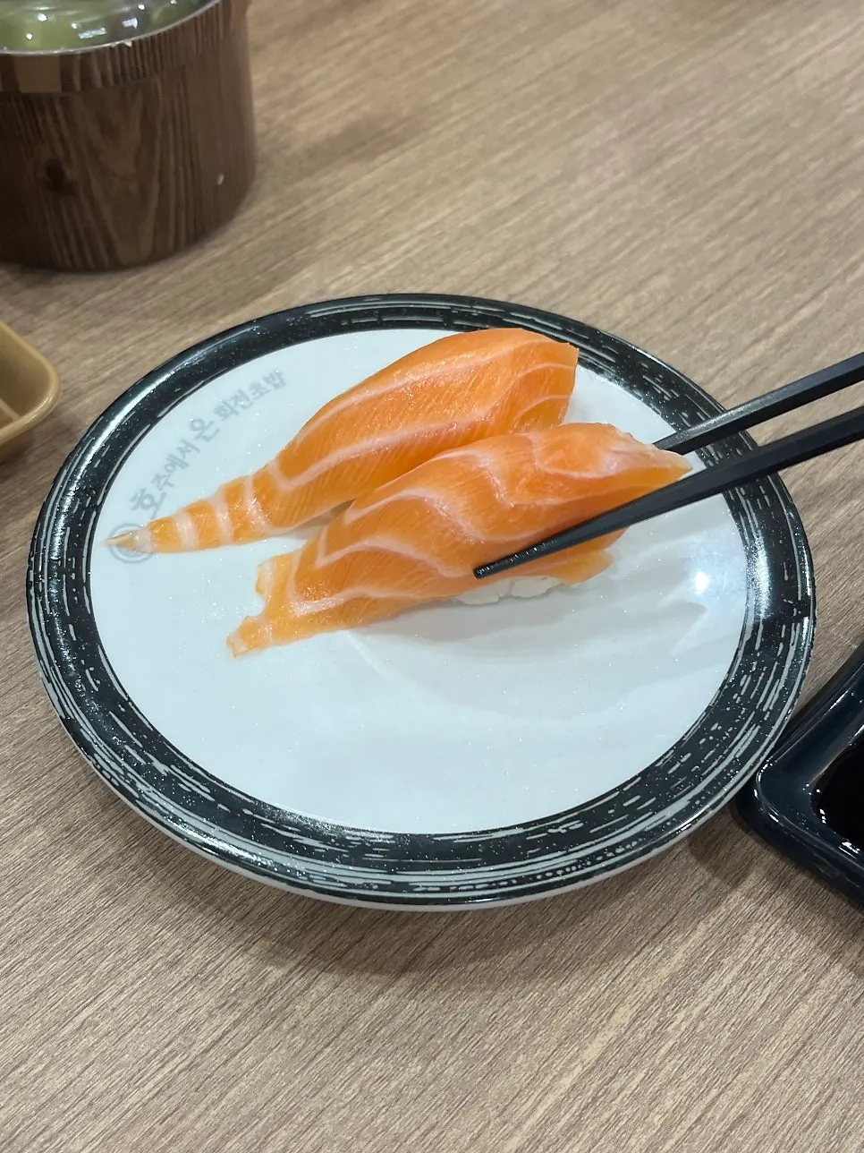 First plate chosen: salmon sushi