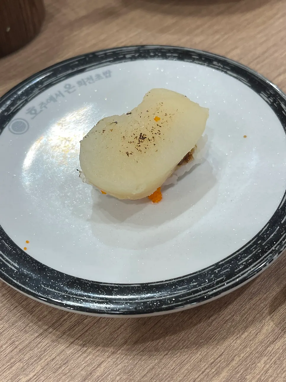 Large scallop sushi